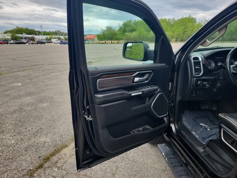 Used 2022 RAM 1500 Laramie AWD/4WD image 15