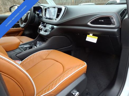 New 2026 Chrysler Pacifica Pinnacle AWD/4WD image 10
