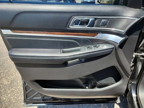 Used 2017 Ford Explorer Limited FWD image 12