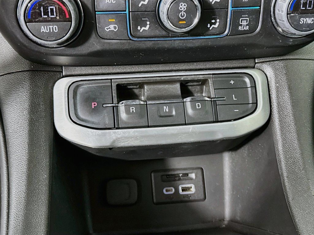 Used 2023 GMC Acadia SLE w/ Driver Convenience Package FWD image 17
