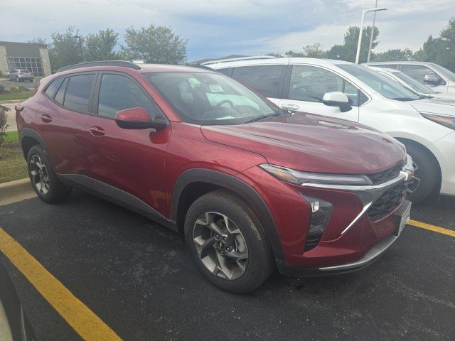 Used 2025 Chevrolet Trax LT w/ LT Convenience Package FWD image 1