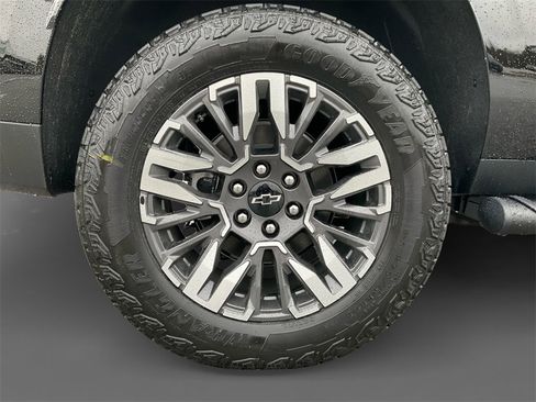 New 2026 Chevrolet Suburban Z71 w/ Comfort Package image 10