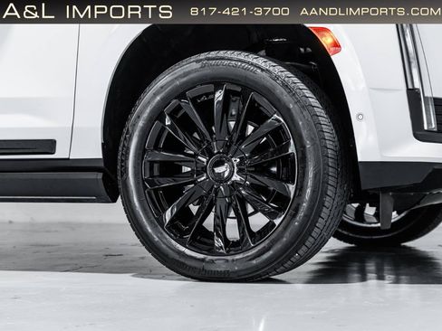 Used 2024 Cadillac Escalade ESV Premium Luxury w/ Performance Package AWD/4WD image 32