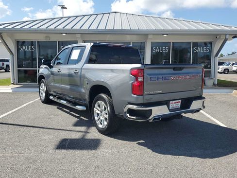 Used 2022 Chevrolet Silverado 1500 LT w/ Z71 Off-Road Package AWD/4WD image 3