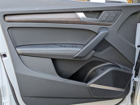 Used 2024 Audi Q5 e Premium Plus image 16