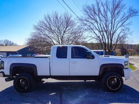 Used 2007 Chevrolet Silverado 2500 LT w/ Suspension Package, Off-Road image 2