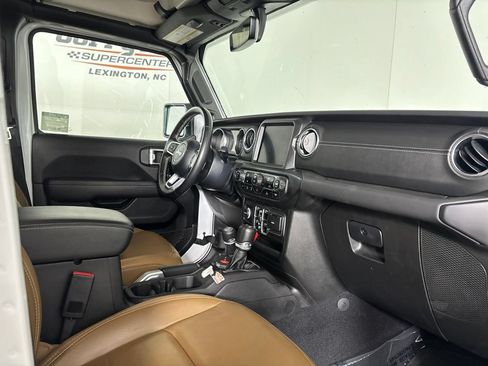 Used 2022 Jeep Wrangler Unlimited Sahara AWD/4WD image 28