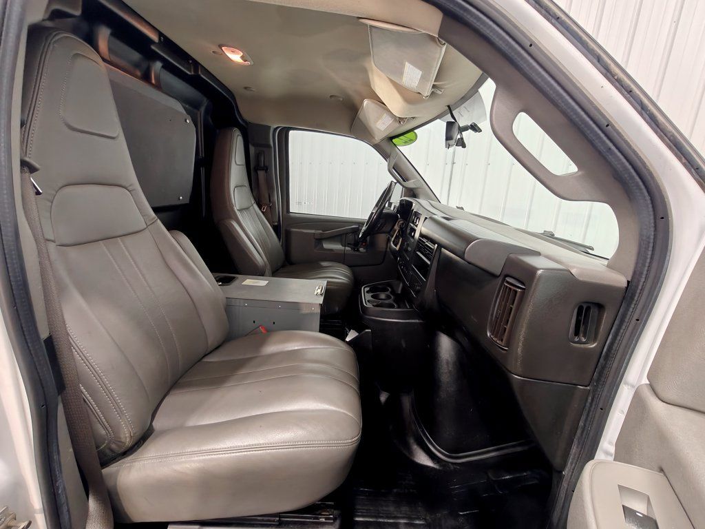 Used 2022 Chevrolet Express 2500 w/ Driver Convenience Package RWD image 27