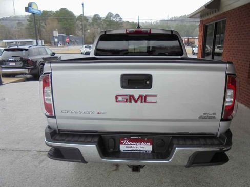 Used 2019 GMC Canyon SLE w/ SLE Convenience Package image 4