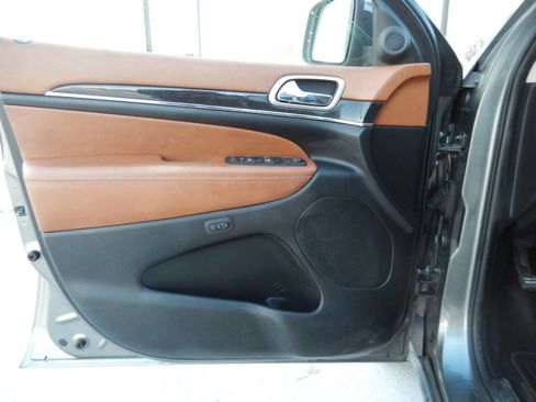 Used 2012 Jeep Grand Cherokee Overland Summit image 26