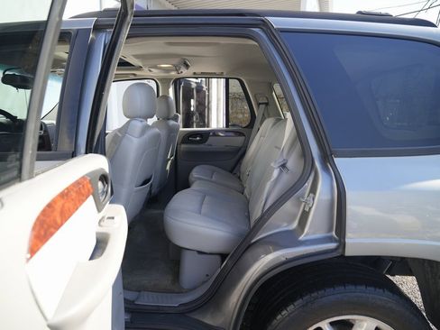 Used 2009 GMC Envoy Denali w/ Sun And 6-Disc Cd Package image 27