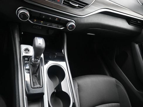 Used 2023 Nissan Altima 2.5 SV image 9