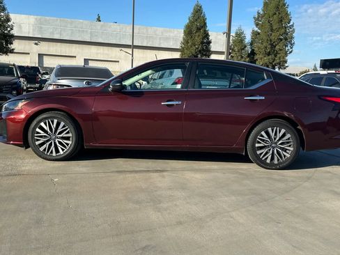 Used 2024 Nissan Altima 2.5 SV image 6