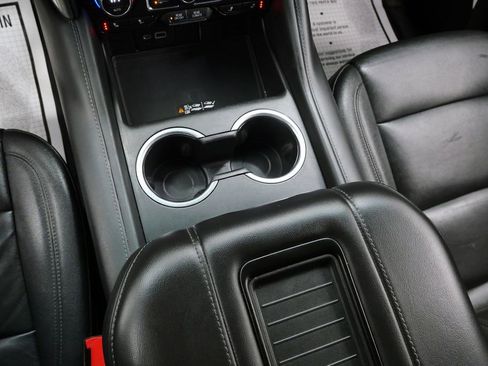 Used 2022 Chevrolet Tahoe Z71 image 32