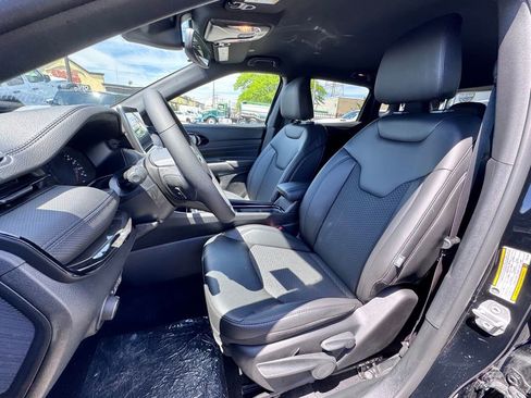 New 2026 Jeep Compass Latitude AWD/4WD image 13