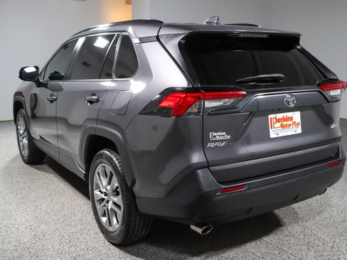 Used 2022 Toyota RAV4 XLE Premium FWD image 9