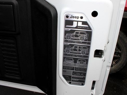 Used 2022 Jeep Wrangler Unlimited Rubicon w/ LED Lighting Group image 45