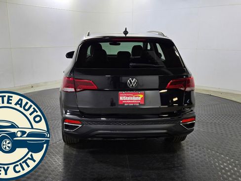 Used 2024 Volkswagen Taos SE image 6