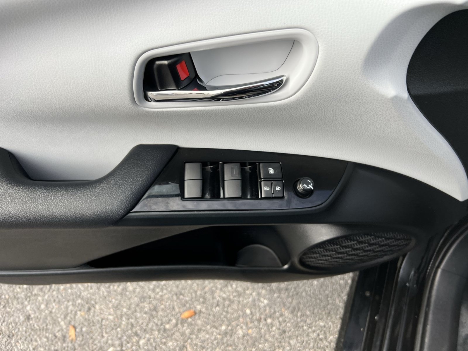 Used 2021 Toyota Prius Prime LE FWD image 14