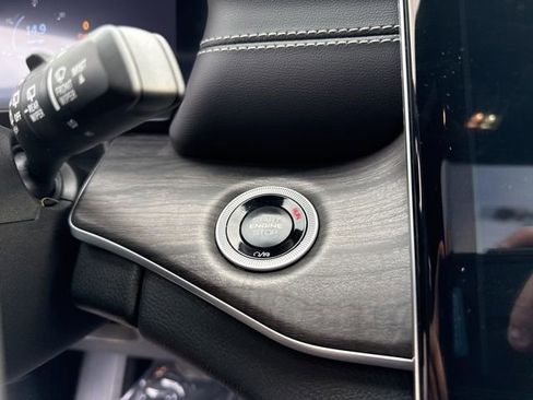 Used 2024 Jeep Grand Cherokee Limited w/ Luxury Tech Group II image 32