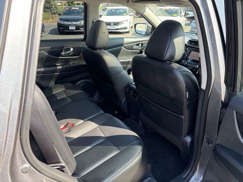 Used 2019 Nissan Rogue SL w/ Premium Package image 38