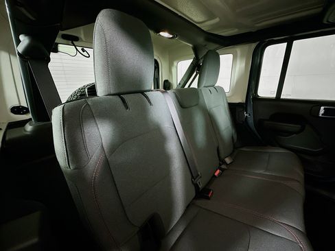 Used 2025 Jeep Wrangler Unlimited Rubicon image 24