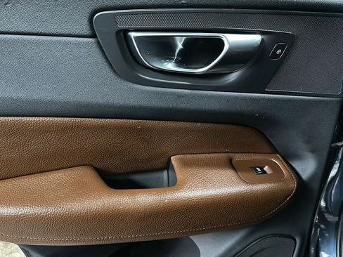 Used 2019 Volvo XC60 T5 Inscription w/ Protection Package Premier image 12