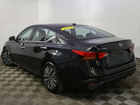 Used 2025 Nissan Altima 2.5 SV image 7