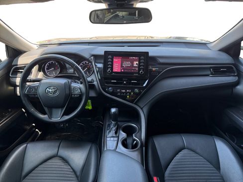 Used 2022 Toyota Camry SE FWD image 10