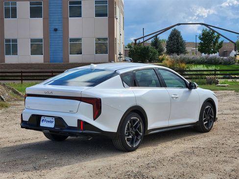 New 2025 Kia K4 GT-Line image 3