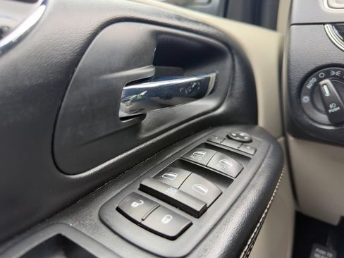 Used 2020 Dodge Grand Caravan SXT FWD image 13