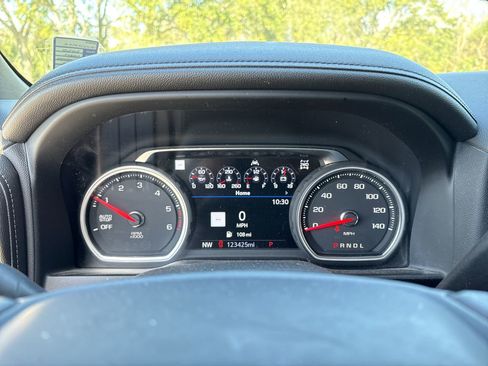 Used 2020 Chevrolet Silverado 1500 High Country w/ Technology Package image 12