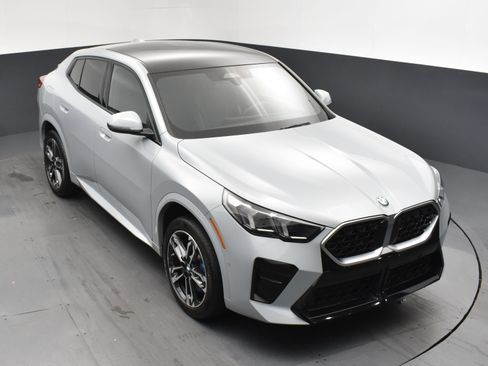 Used 2025 BMW X2 xDrive28i AWD/4WD image 17