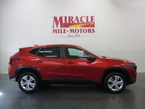 Used 2024 Chevrolet Trax LS image 6