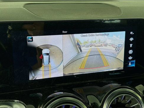 Used 2022 Mercedes-Benz GLB 250 image 13
