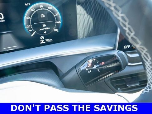 New 2025 Volkswagen Tiguan SE image 22