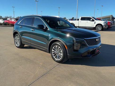 Used 2024 Cadillac XT4 Premium Luxury image 2