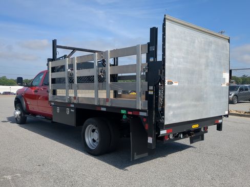 Used 2022 RAM 5500 Tradesman w/ Chrome Appearance Group RWD image 5