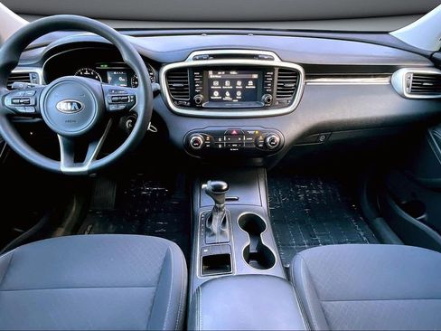 Used 2018 Kia Sorento LX image 7
