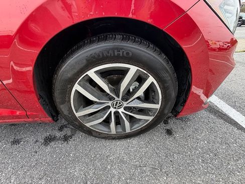 Used 2025 Volkswagen Jetta SE FWD image 25