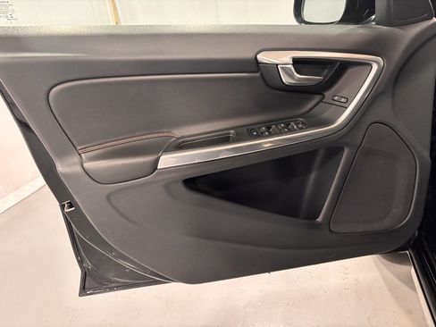 Used 2016 Volvo V60 T5 Cross Country w/ Convenience Package image 15