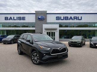 Used 2022 Toyota Highlander XLE AWD/4WD video 1