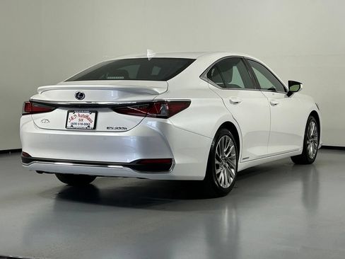 Used 2022 Lexus ES 300h w/ Luxury Package FWD image 8