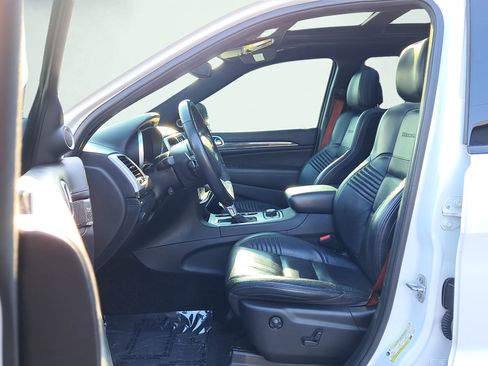 Used 2018 Jeep Grand Cherokee Trackhawk AWD/4WD image 9