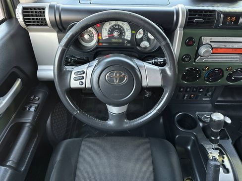 Used 2010 Toyota FJ Cruiser 4WD image 13