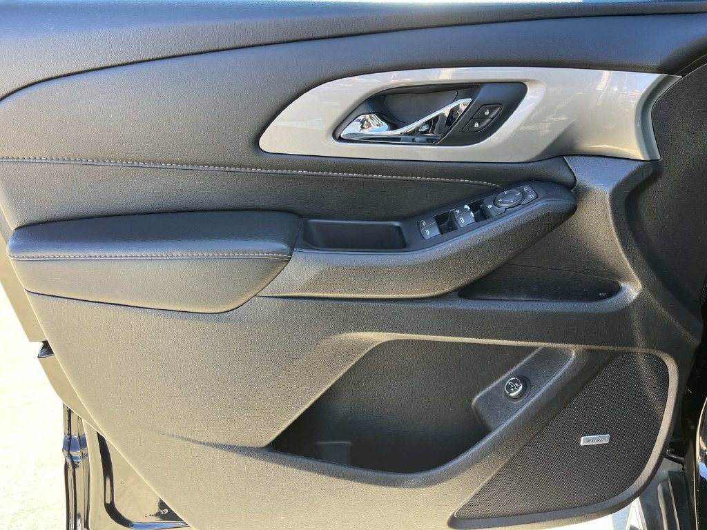 Used 2018 Chevrolet Traverse LT w/ LPO, 'HIT The Road' Package FWD image 32