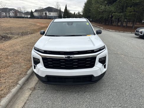 Certified 2025 Chevrolet Traverse LT w/ Driver Confidence Package image 3
