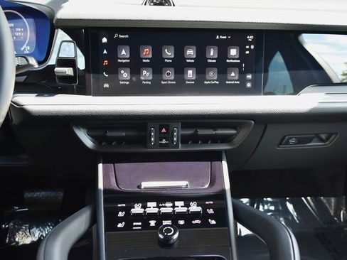 Certified 2025 Porsche Cayenne Coupe image 18