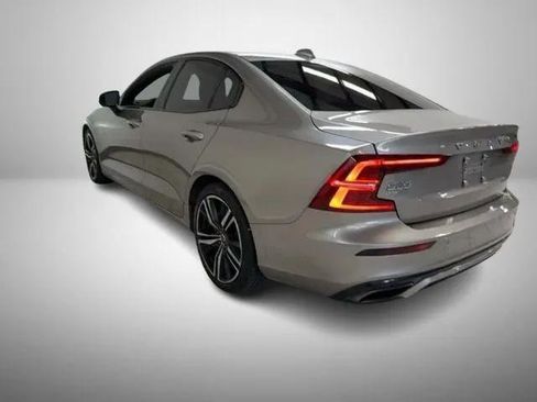 Used 2020 Volvo S60 T5 R-Design image 6