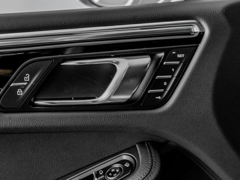 Certified 2026 Porsche Macan AWD/4WD image 13